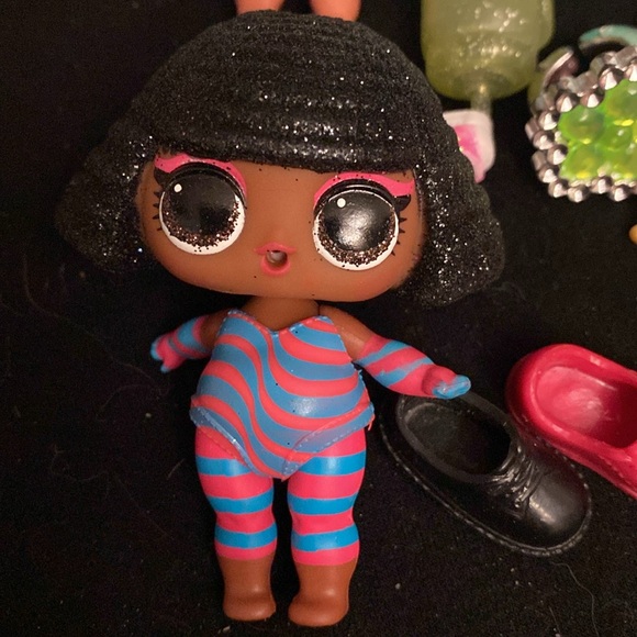LOL mini doll set w accessories - Picture 2 of 4